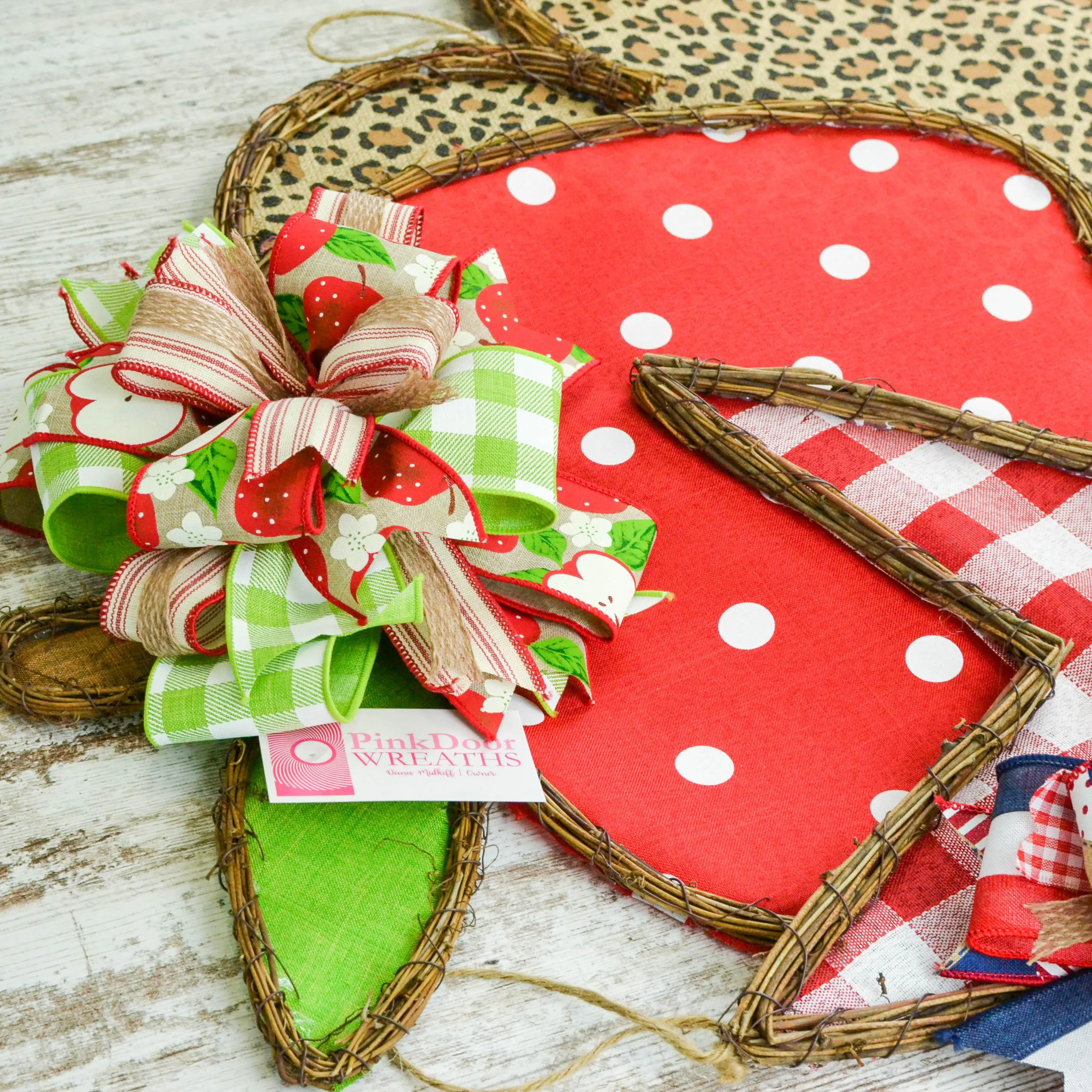Gift Ideas for Teacher, Apple Door Hanger