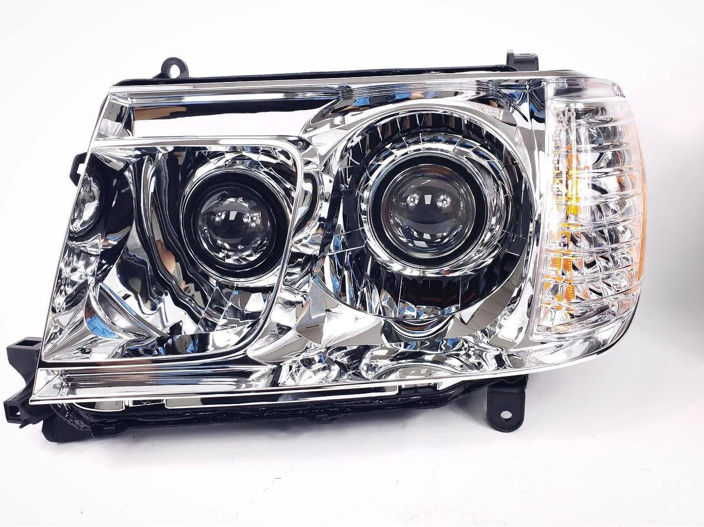 Lightwerkz 100 Series Toyota Land Cruiser Headlights (2006-2007)